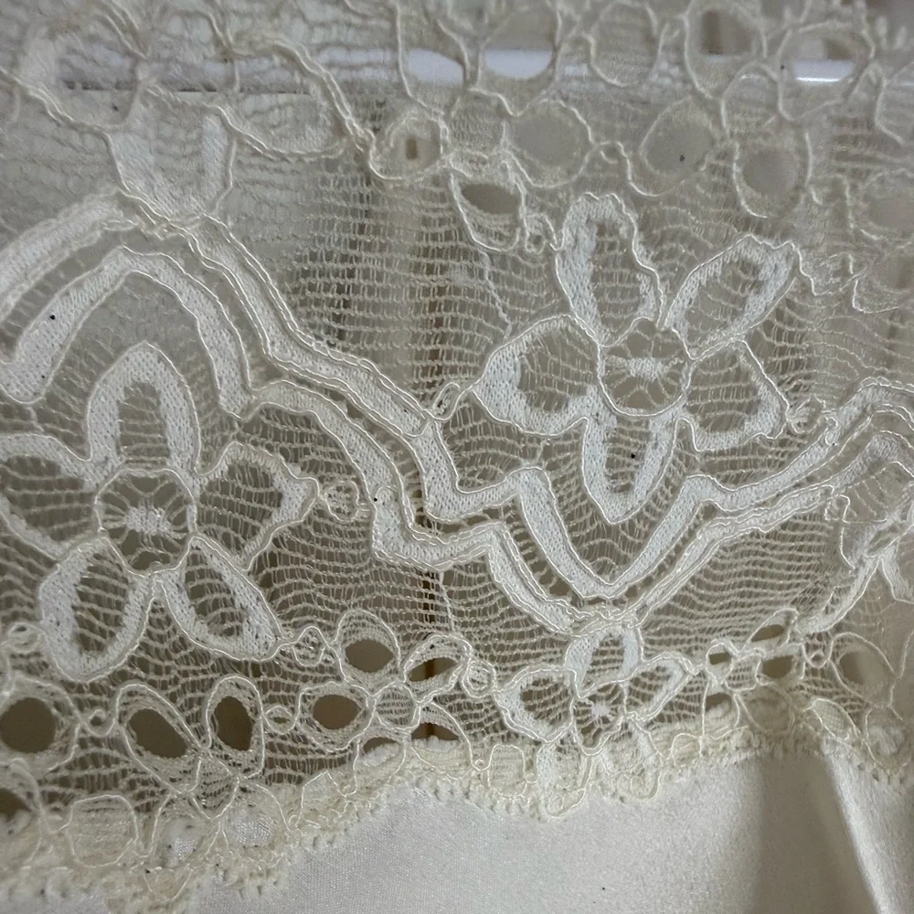 Women’s Elegant Cream Silk Robe and Slip Set, size 1X - Picture 4 of 13